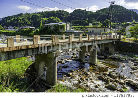 岡山縣鏡野町奧津歷史博物館後方的橋奧津溫泉 岡山縣鏡野町奧津歷史博物館後方的橋奧津溫泉 117637953