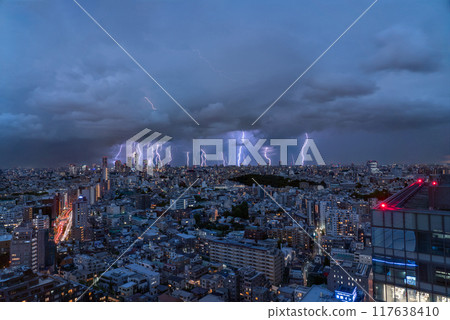 Tokyo: Sudden thunderstorms in Tokyo 117638410