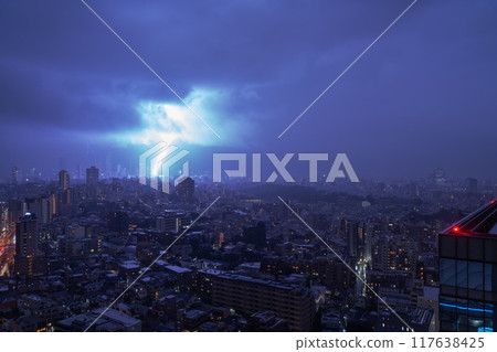 Tokyo: Sudden thunderstorms in Tokyo Tokyo: Sudden thunderstorms in Tokyo 117638425