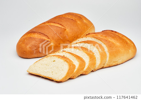 Golden, freshly sliced loaf of homemade bread, perfect for sandwiches, breakfast, or toasting 117641462