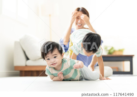Parent and child playing in the living room Parent and child playing in the living room 117641490