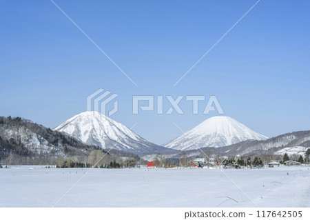 Winter ranch: Mt. Shiribetsu (left) and Mt. Yotei (right), Kimobetsu Town Winter ranch: Mt. Shiribetsu (left) and Mt. Yotei (right), Kimobetsu Town 117642505