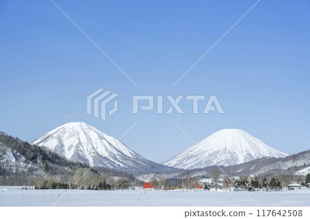 Winter ranch: Mt. Shiribetsu (left) and Mt. Yotei (right), Kimobetsu Town Winter ranch: Mt. Shiribetsu (left) and Mt. Yotei (right), Kimobetsu Town 117642508