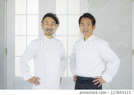 廚師做握拳動作 117643315