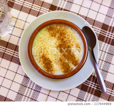 Rice pudding. Sweet dish made by cooking rice in milk and sugar, some recipes include vanilla Rice pudding. Sweet dish made by cooking rice in milk and sugar, some recipes include vanilla 117644969