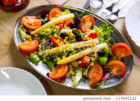 Traditional Spanish mixed salad, made from corn, tomato, lettuce, olives, asparagus, bell peppers Traditional Spanish mixed salad, made from corn, tomato, lettuce, olives, asparagus, bell peppers 117645132