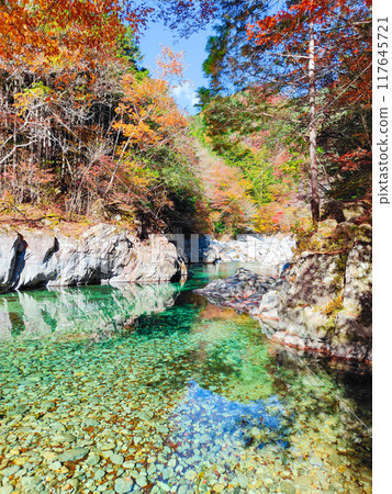 The Agana valley in autumn 117645721