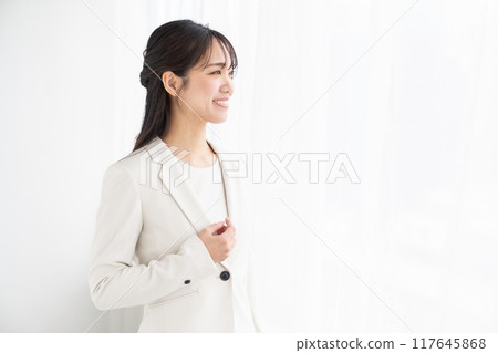 Smiley female business 117645868