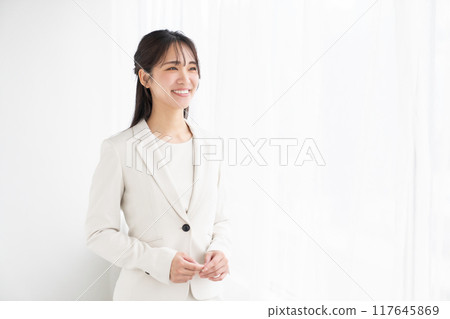 Smiley female business 117645869