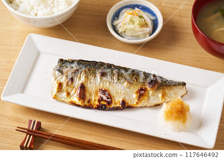 與鹽的烤鯖魚 117646492