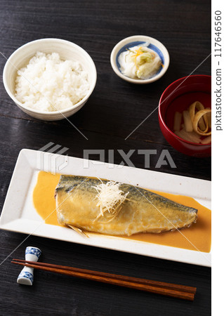 用鯖魚燜鯖魚 用鯖魚燜鯖魚 117646560