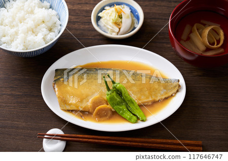用鯖魚燜鯖魚 用鯖魚燜鯖魚 117646747
