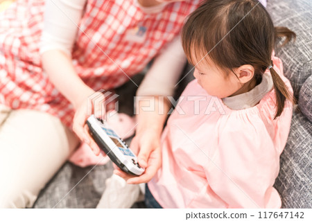 Kindergartener and preschooler girls and female nursery teachers at a nursery school, kindergarten, daycare center, or daycare center Kindergartener and preschooler girls and female nursery teachers at a nursery school, kindergarten, daycare center, or daycare center 117647142