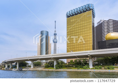 從隅田川看東京晴空塔和隅田川 117647729