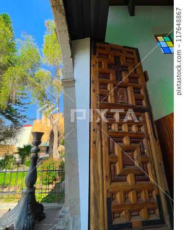 A sinking church in Mexico's Basilica of Guadalupe 117648867