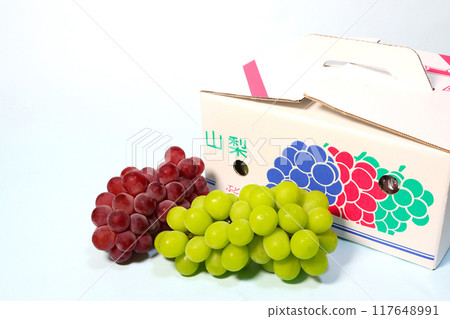 Two types of grapes in a box: Shine Muscat and Beni Izu 117648991