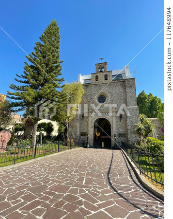 A sinking church in Mexico's Basilica of Guadalupe 117648994