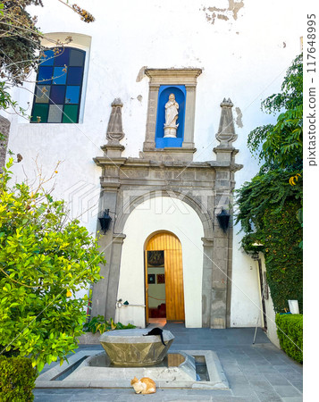 A sinking church in Mexico's Basilica of Guadalupe 117648995