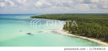 Tourists bathe in natural pools in the middle of the clear turquoise sea Tourists bathe in natural pools in the middle of the clear turquoise sea 117649610