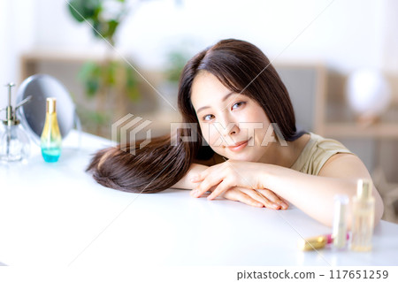 glossy hair female beauty 117651259