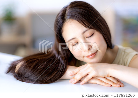 glossy hair female beauty 117651260