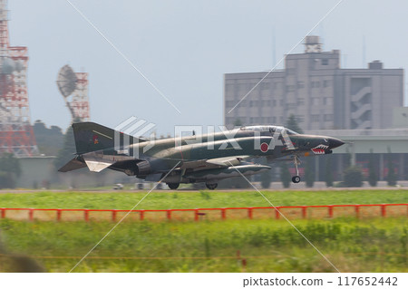 日本航空自衛隊RF-4EJ「幻影II」偵察機降落 日本航空自衛隊RF-4EJ「幻影II」偵察機降落 117652442