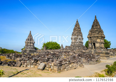 Prambanan Temple is the largest hindu temple compound dedicated to Shiva in yogyakarta, Indonesia. 117652598