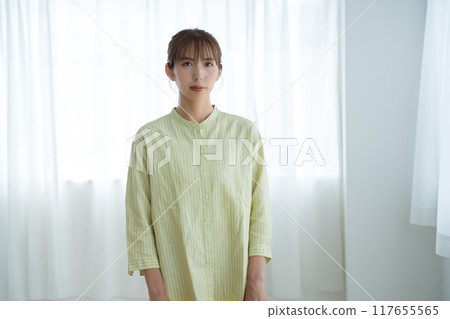 Young woman preparing to start a business in the office 117655565