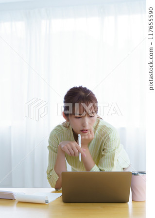 Young woman preparing to start a business in the office 117655590