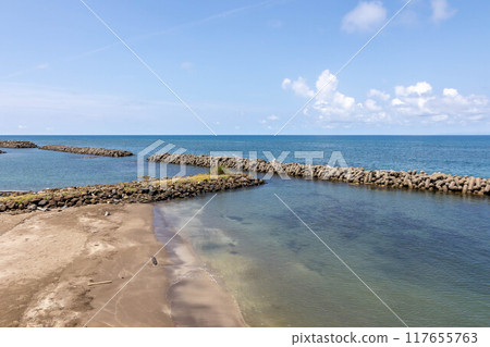 道之驛 越後出雲崎 天領之裡 湯凪大橋的風景 道之驛 越後出雲崎 天領之裡 湯凪大橋的風景 117655763