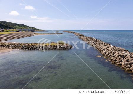 道之驛 越後出雲崎 天領之裡 湯凪大橋的風景 道之驛 越後出雲崎 天領之裡 湯凪大橋的風景 117655764