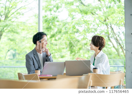 Businessmen, male employees and female employees, business image 117656465