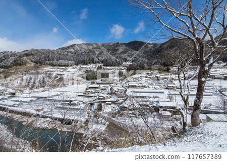 鄉村的雪景（岐阜縣下呂市馬瀨） 117657389