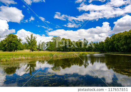瑞典斯德哥爾摩郊區卓寧霍姆宮內的公園 117657851