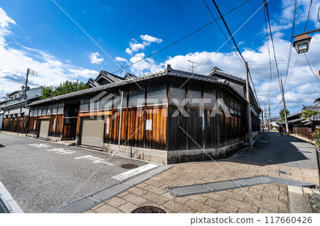 [Important Preservation District for Groups of Traditional Buildings] Tondabayashi Jinaimachi: Old sake brewery and streetscape, Tondabayashi City, Osaka Prefecture 117660426