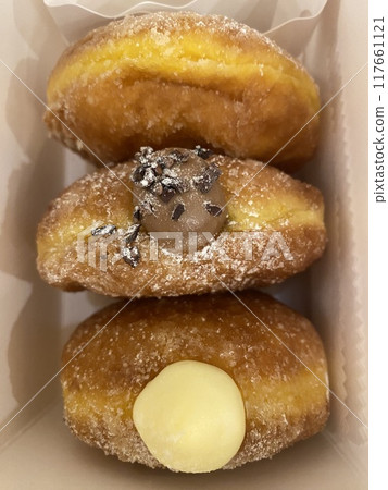 甜甜圈_生甜甜圈_奶油 117661121