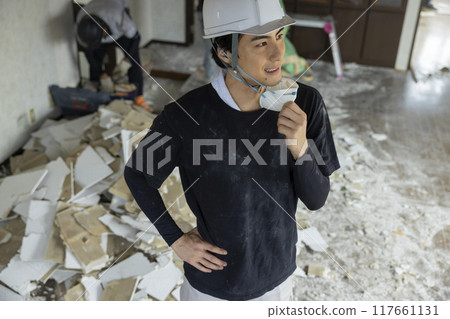 Interior demolition site, renovation, remodeling 117661131