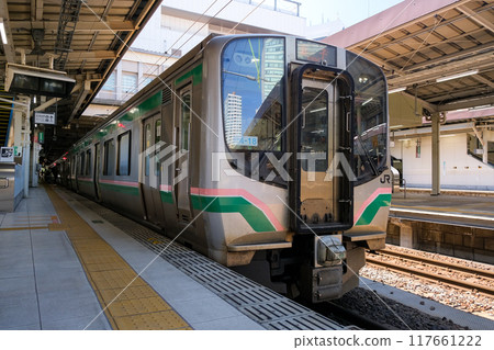 仙山線、JR東日本E721系列列車在仙台站停靠 117661222