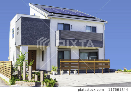 帶太陽能電池板和陽台的生態房屋 117661844