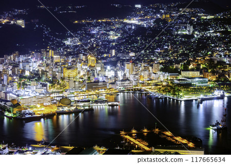 The night view of Mount Inasa, one of the new top three night views in the world (Inasa Town, Nagasaki City, Nagasaki Prefecture) 117665634