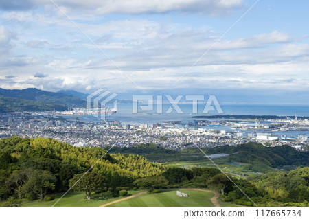 Suruga Bay, Shimizu Port in Shizuoka Prefecture, surrounded by blue sea and trees Suruga Bay, Shimizu Port in Shizuoka Prefecture, surrounded by blue sea and trees 117665734