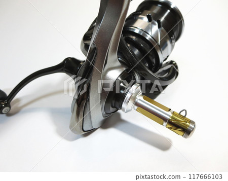 A spinning reel that can be used for long-distance casting in lure fishing and other fishing. A spinning reel that can be used for long-distance casting in lure fishing and other fishing. 117666103