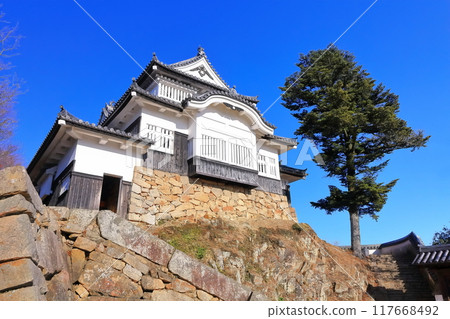 [岡山縣]備中松山城（現存天守閣） 117668492