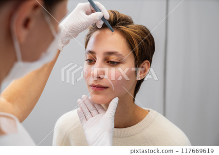 Consultation with a cosmetologist. Contour plastic. 117669619