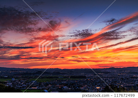 Evening view from Shiroyamadai in Kizugawa City, the southernmost part of Kyoto Prefecture. Sunset climax. Sunset clouds spreading across the sky #9 117672499