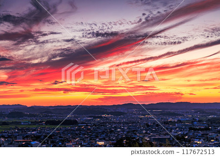 京都府最南端木津川市城山台的夜景 日落高潮 夕陽雲彩鋪滿天空 #23 117672513