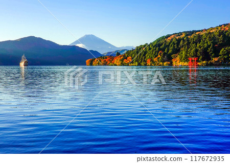 秋天的蘆之湖和觀光船 秋天的蘆之湖和觀光船 117672935