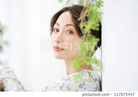 Beauty image (middle-aged woman with short hair) Beauty image (middle-aged woman with short hair) 117673437