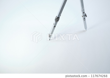 可以畫圓的指南針圖素材 117674268
