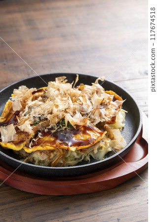 Hiroshima-style okonomiyaki 117674518
